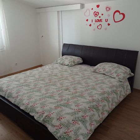 Apartment Matej Стобреч Екстер'єр фото