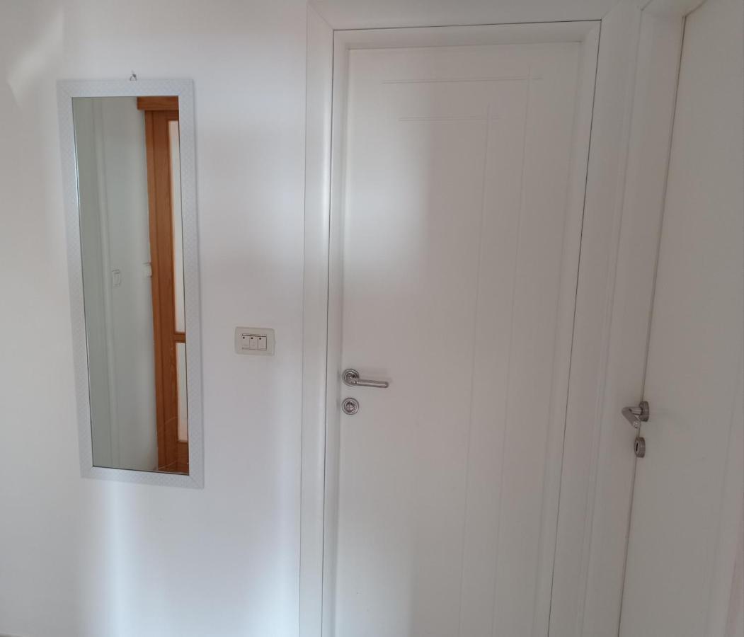 Apartment Matej Стобреч Екстер'єр фото